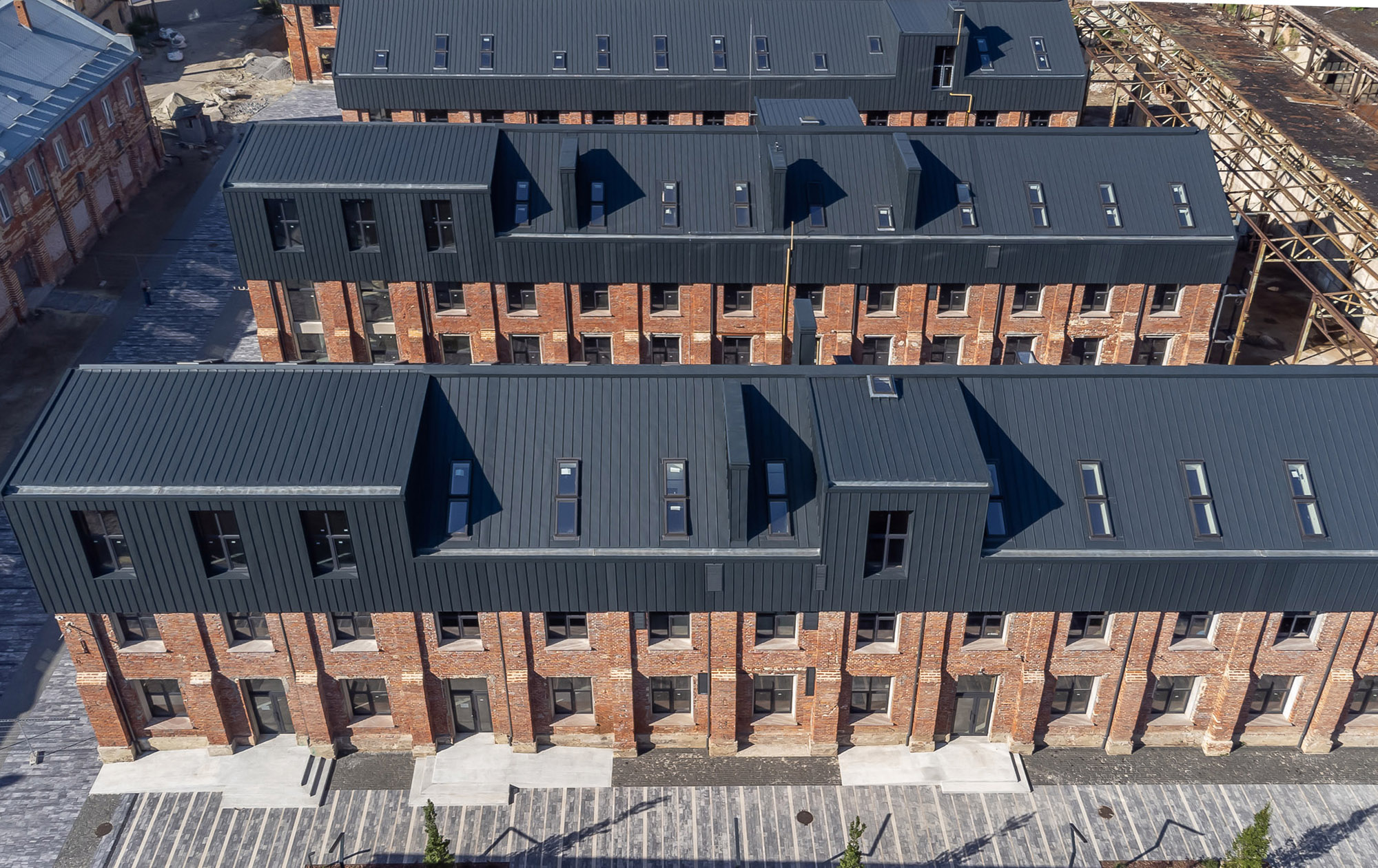 5 архитектурных шедевров, идеально вписавшихся в исторические центры городов Украины